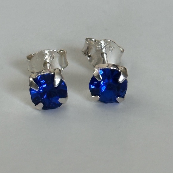Other - 925 Silver blue cz earrings 5mm cubic zirconia stone stunning